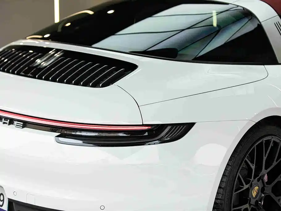 Porsche 911 2023