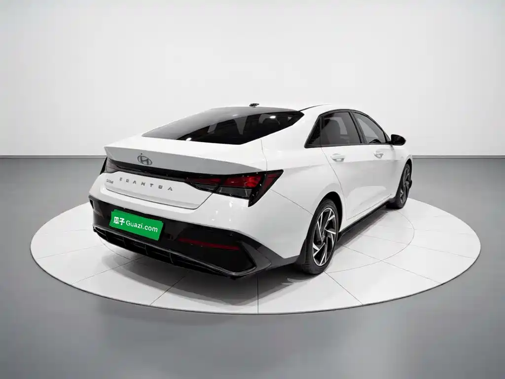 Hyundai Elantra 2025