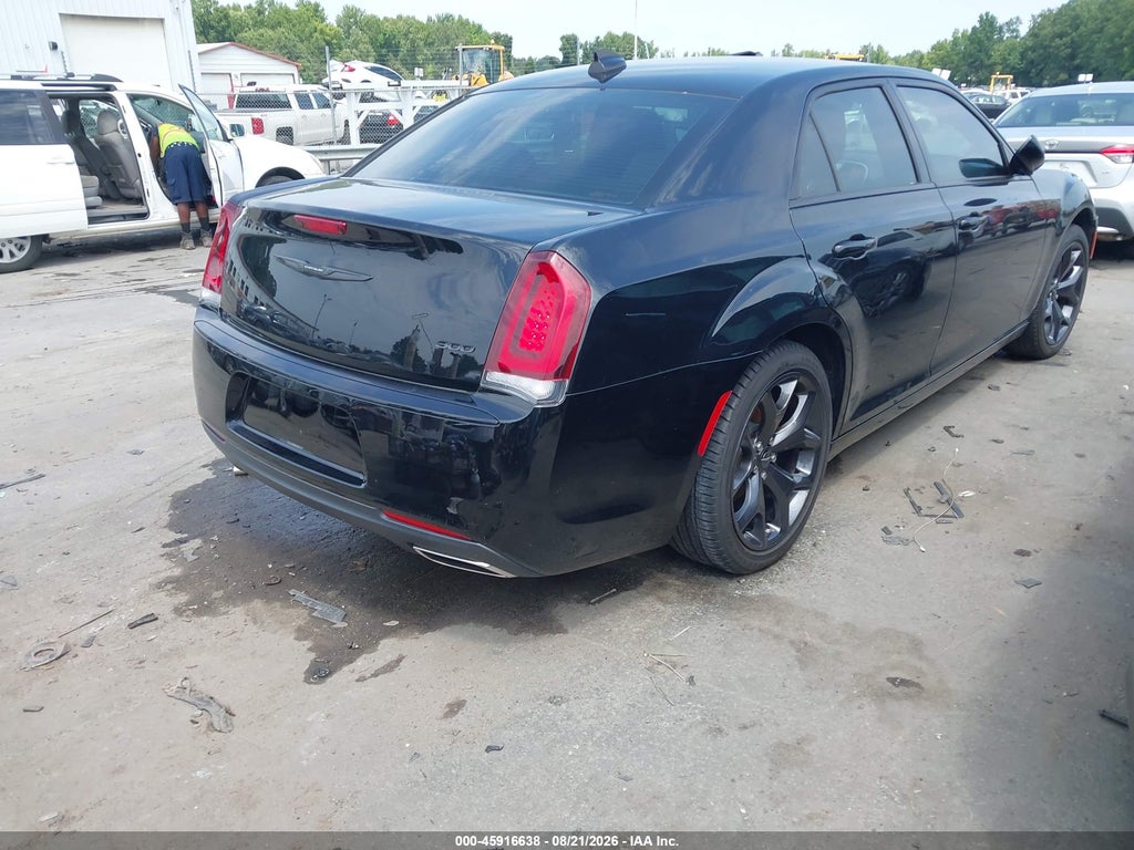 Chrysler 300 2023