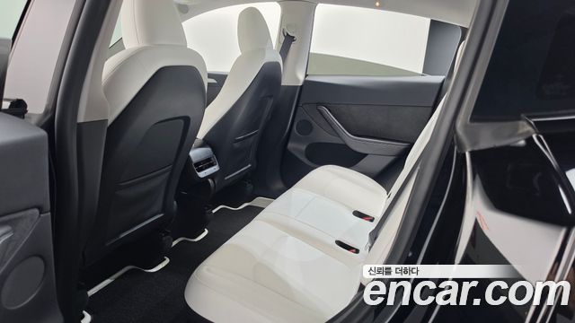 Tesla Model Y 2024