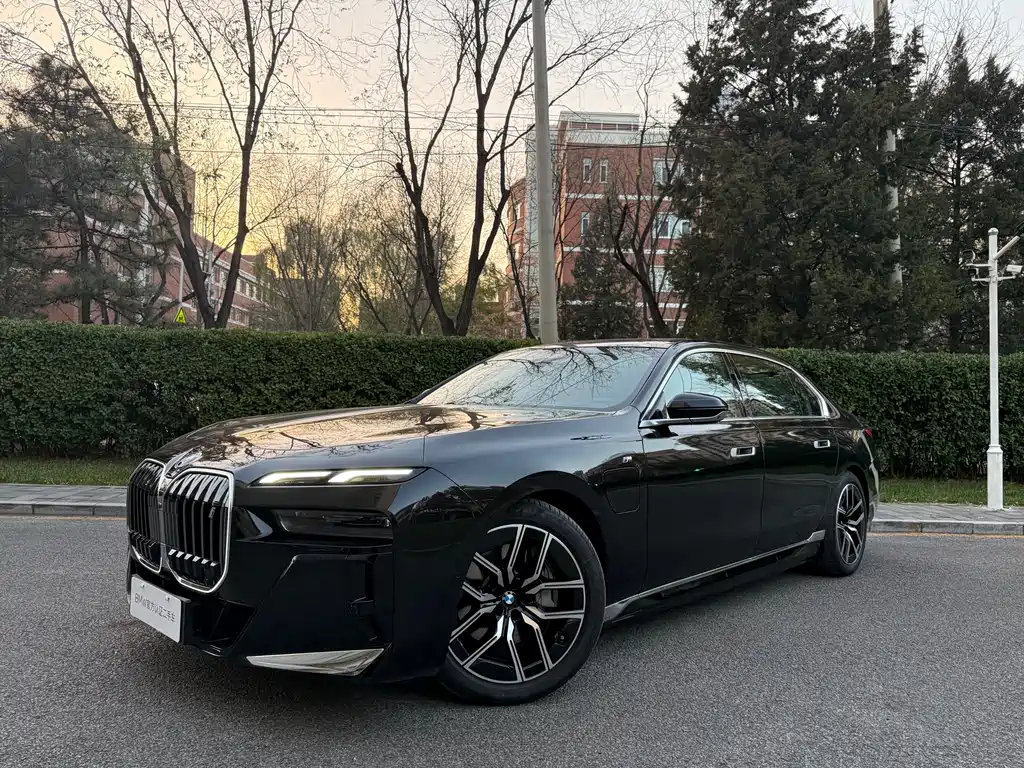 BMW i7 2025