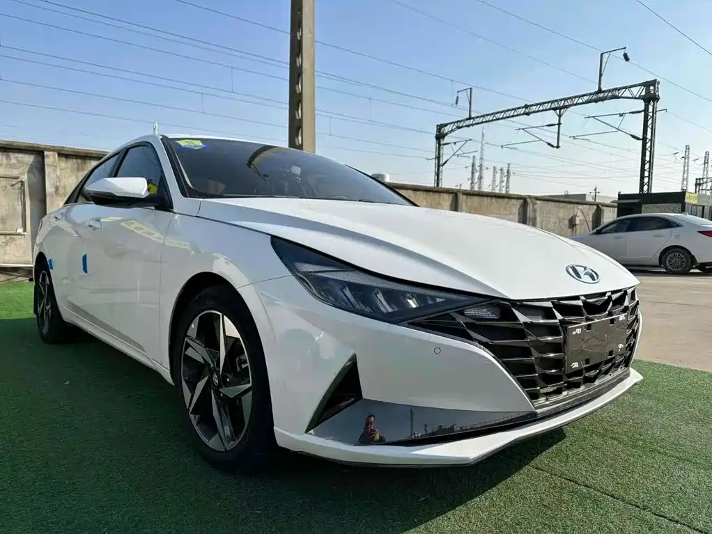 Hyundai Elantra 2022