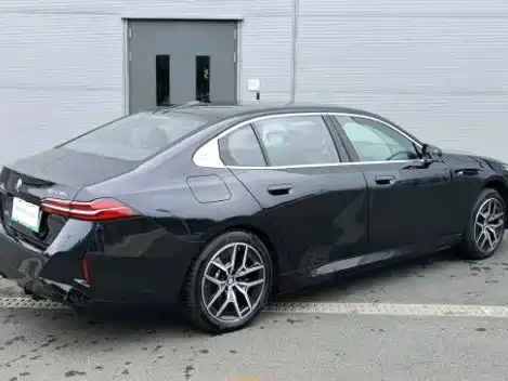 BMW i5 2025