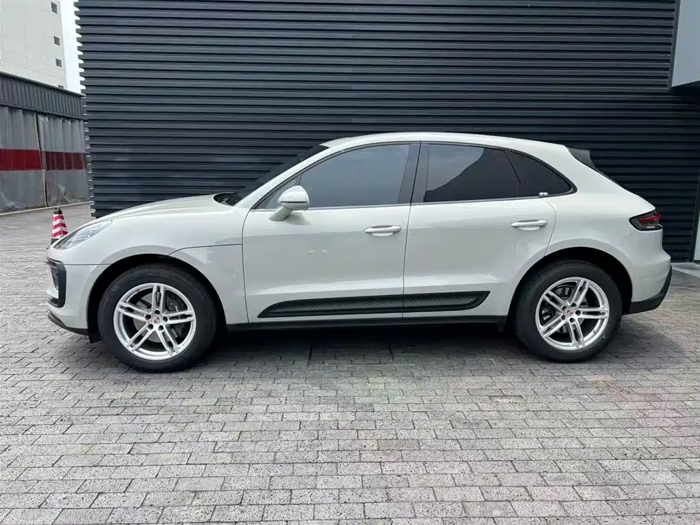 Porsche Macan 2025