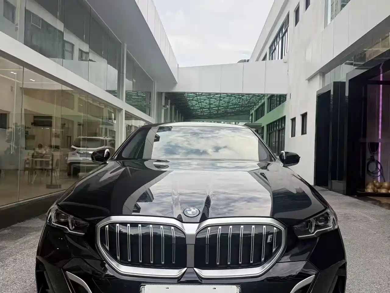 BMW i5 2024