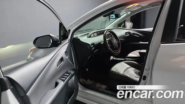 Toyota Prius 2021