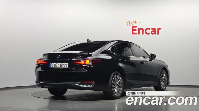 Lexus ES 2023