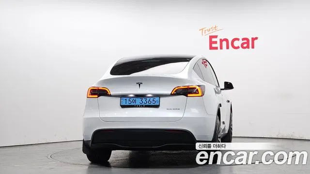 Tesla Model Y 2024