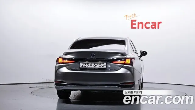 Lexus ES 2021
