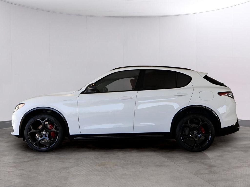 Alfa Romeo Stelvio 2025