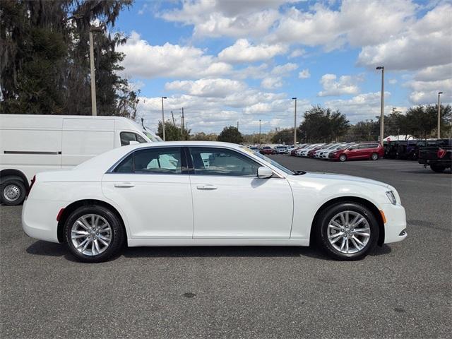 Chrysler 300 2021