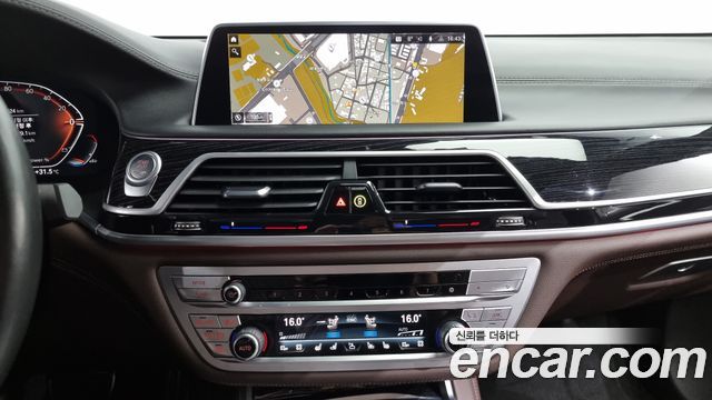 BMW 7 серии 2021