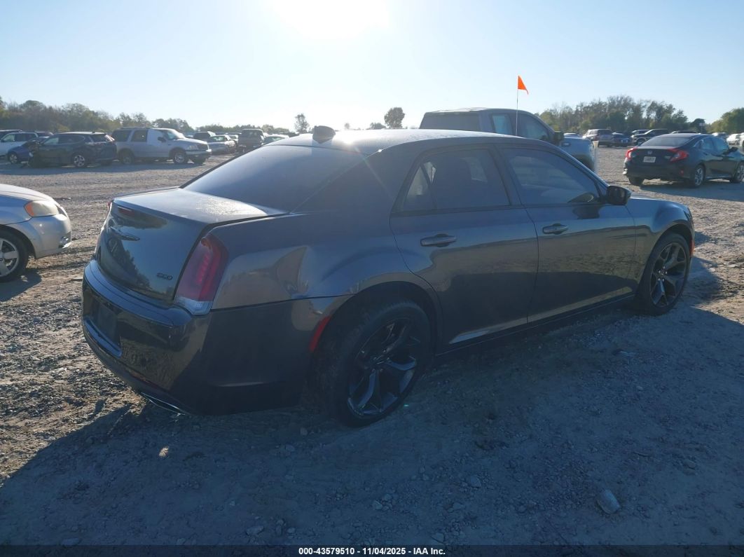 Chrysler 300 2022