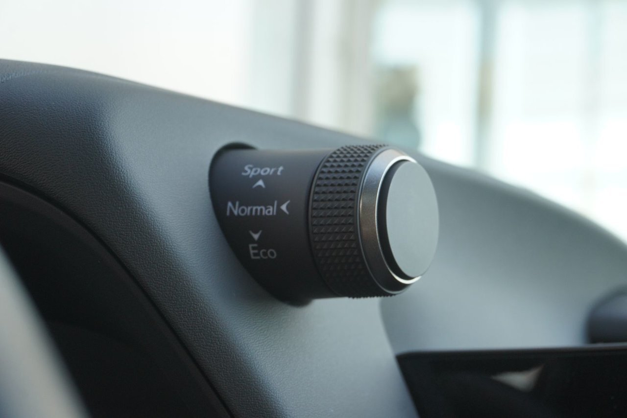 Lexus UX 2024