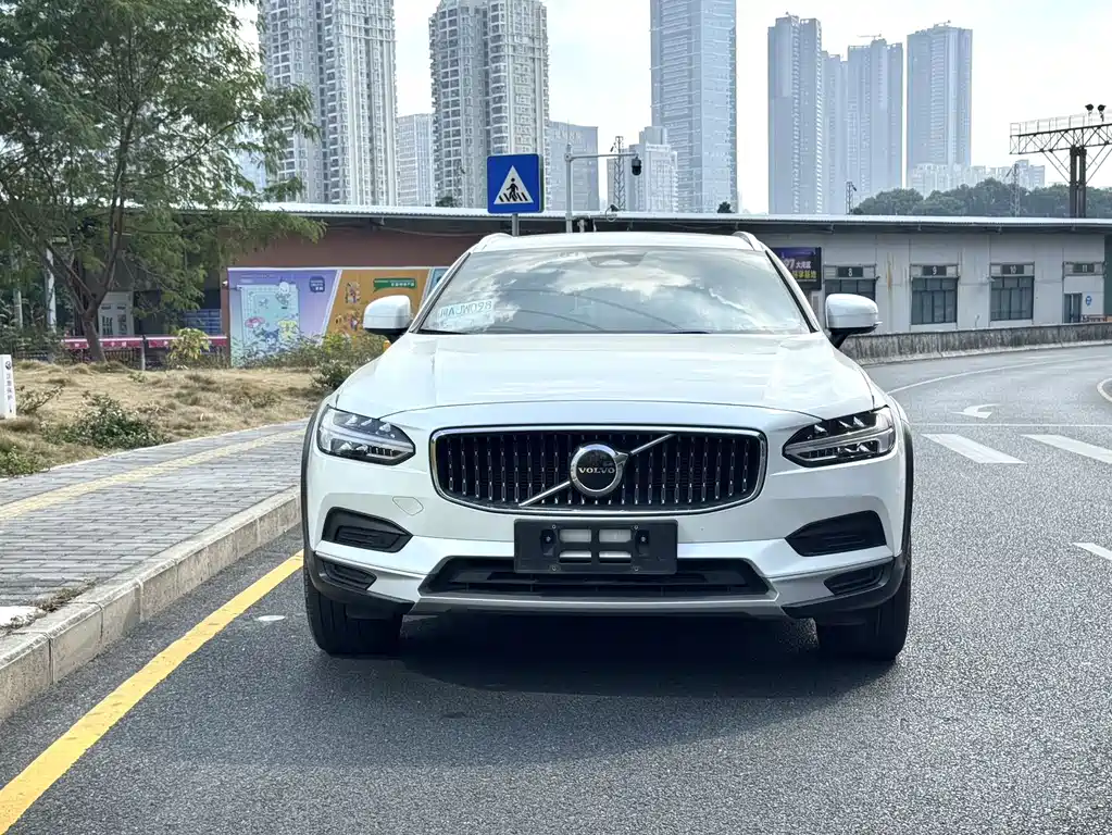 Volvo V90 2023