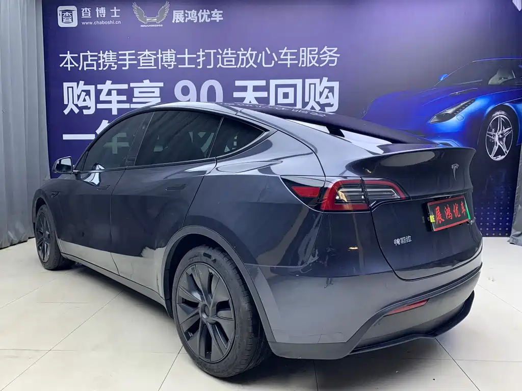 Tesla Model Y 2024