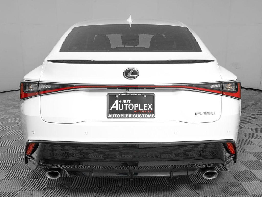 Lexus IS 2023