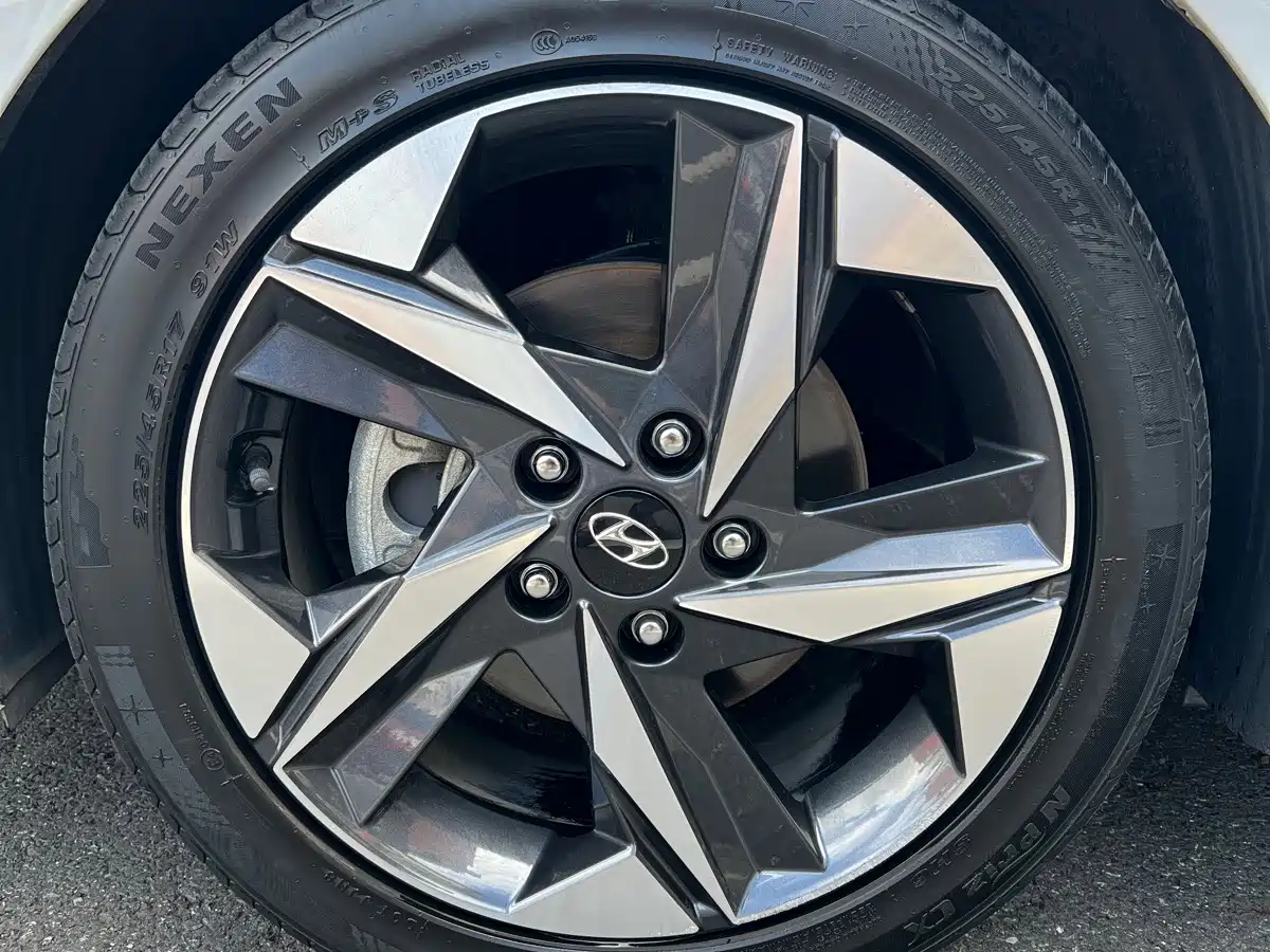 Hyundai Elantra 2023