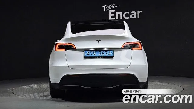 Tesla Model Y 2024