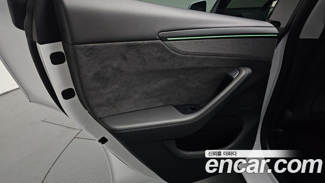 Tesla Model Y 2025