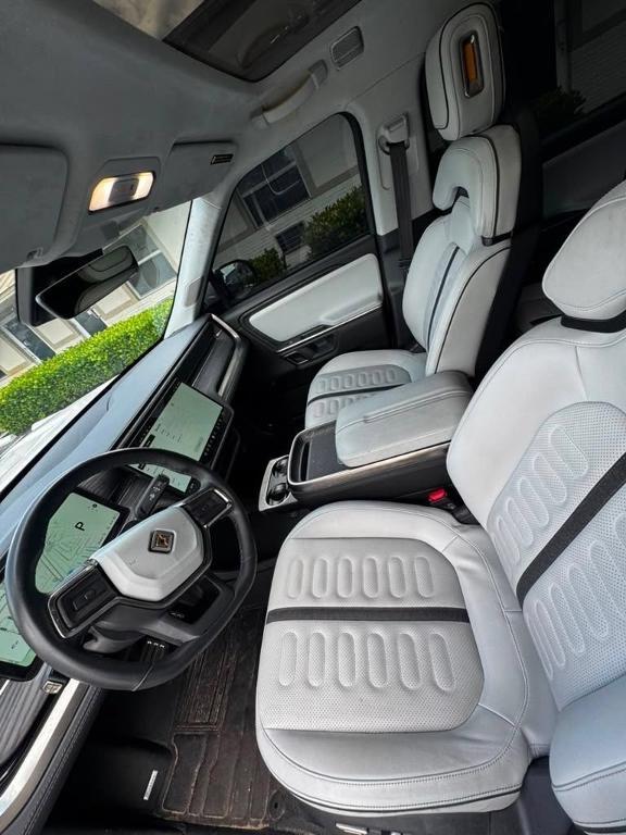Rivian R1S 2024