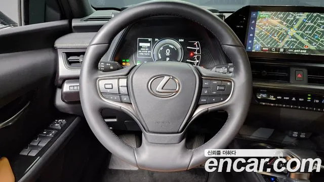Lexus UX 2024