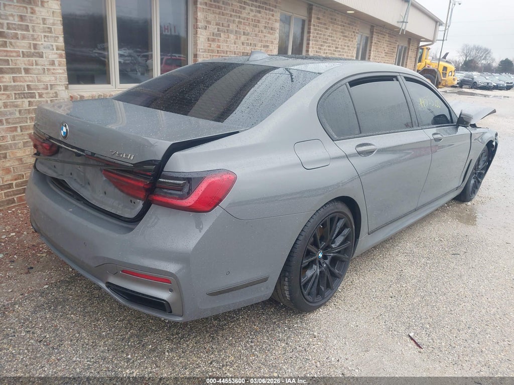 BMW 750 2022