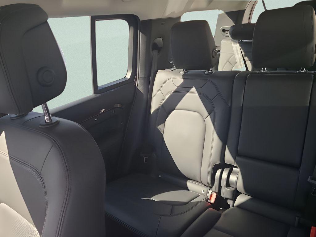 Land Rover Defender 2023