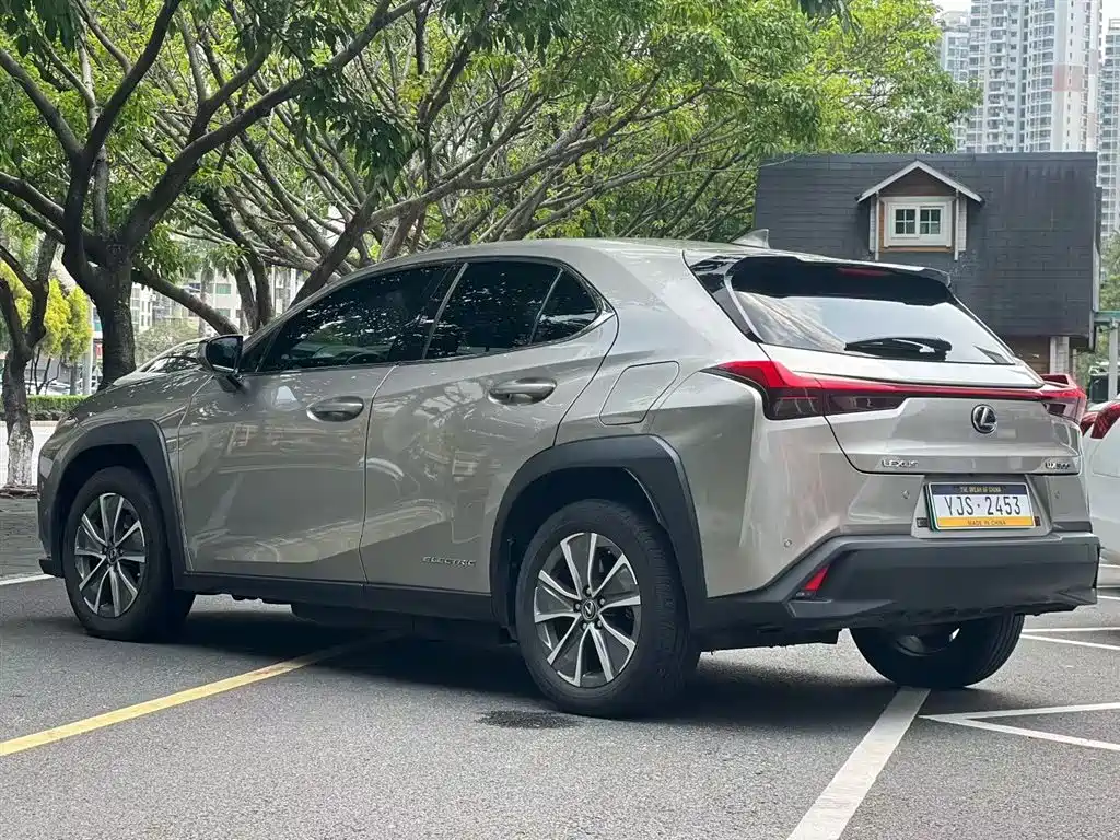 Lexus UX 2021