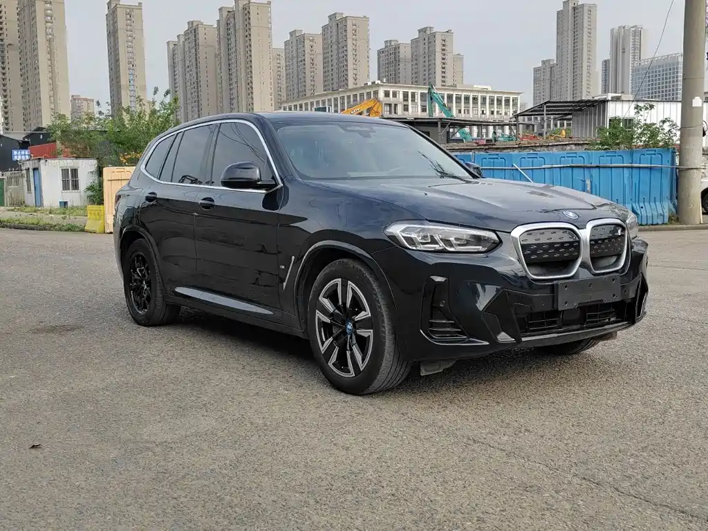 BMW iX3 2024
