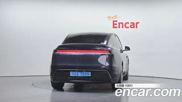 Tesla Model Y 2025