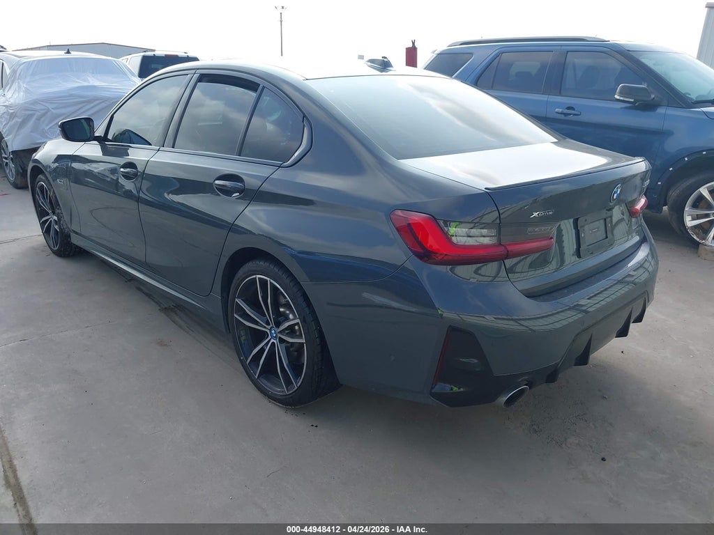 BMW 330 2023
