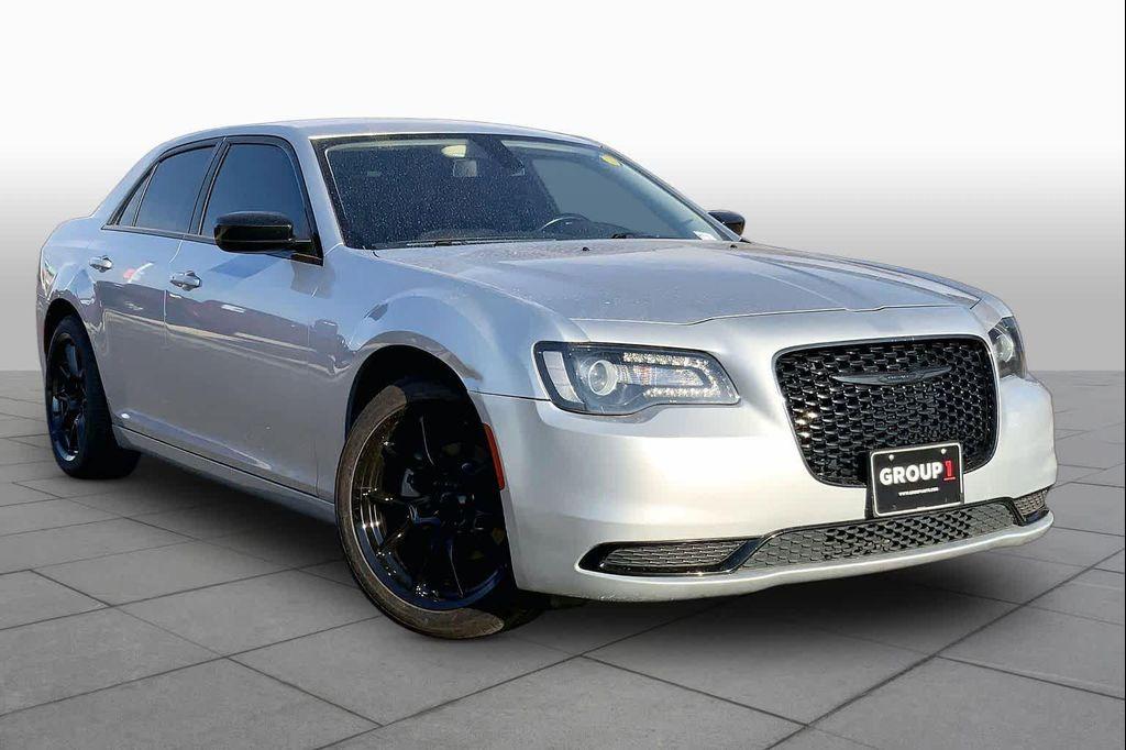 Chrysler 300 2022