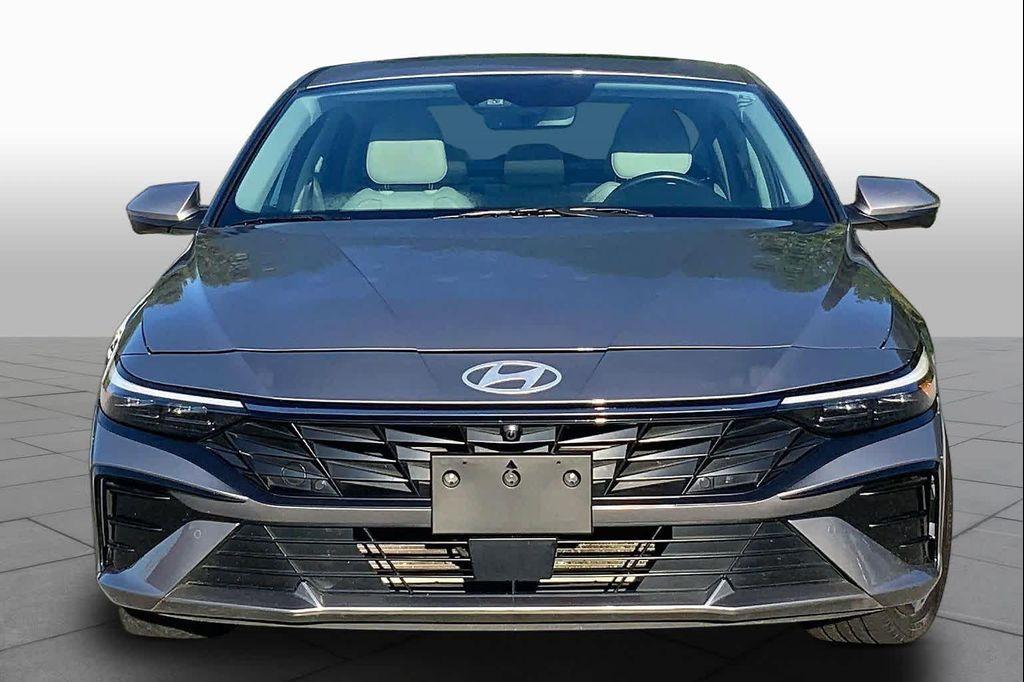 Hyundai Elantra 2024