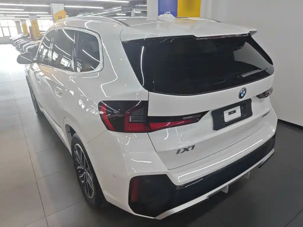 BMW iX1 2025