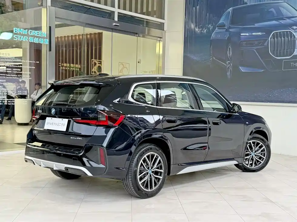 BMW iX1 2024
