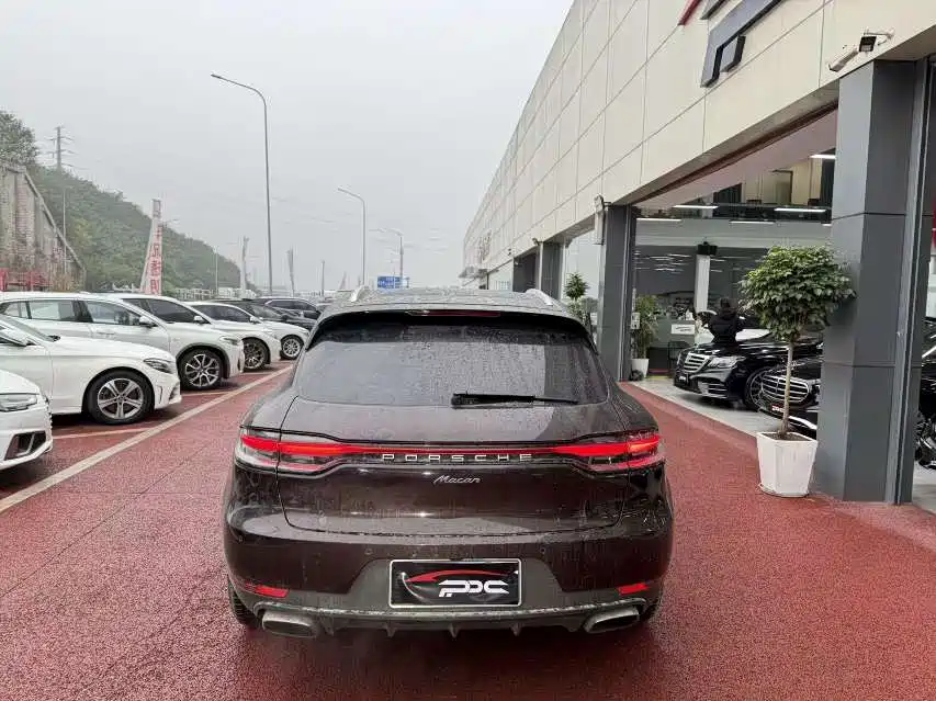 Porsche Macan 2021