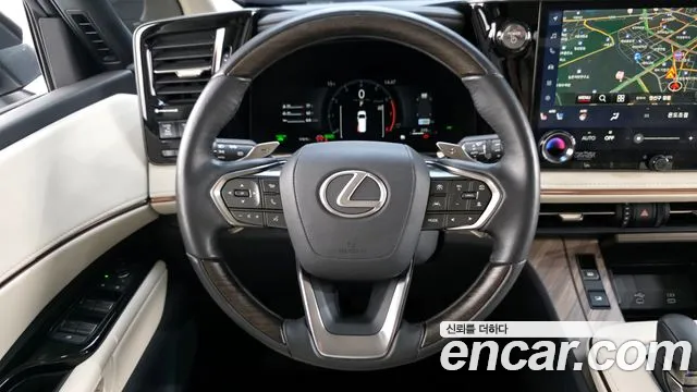 Lexus LM 2025