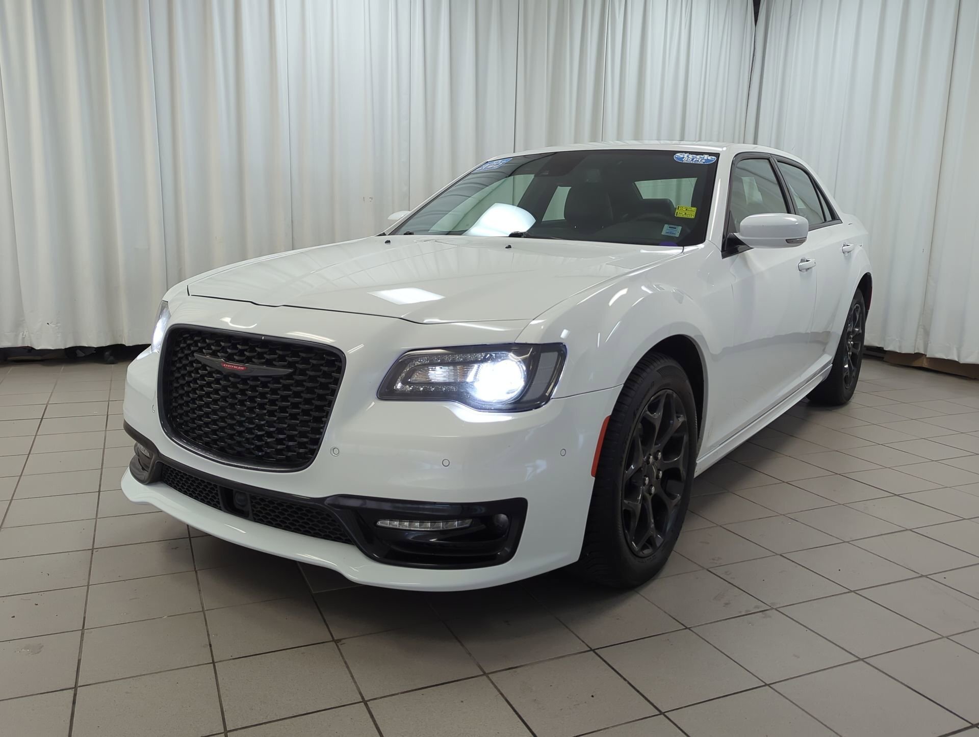 Chrysler 300 2023