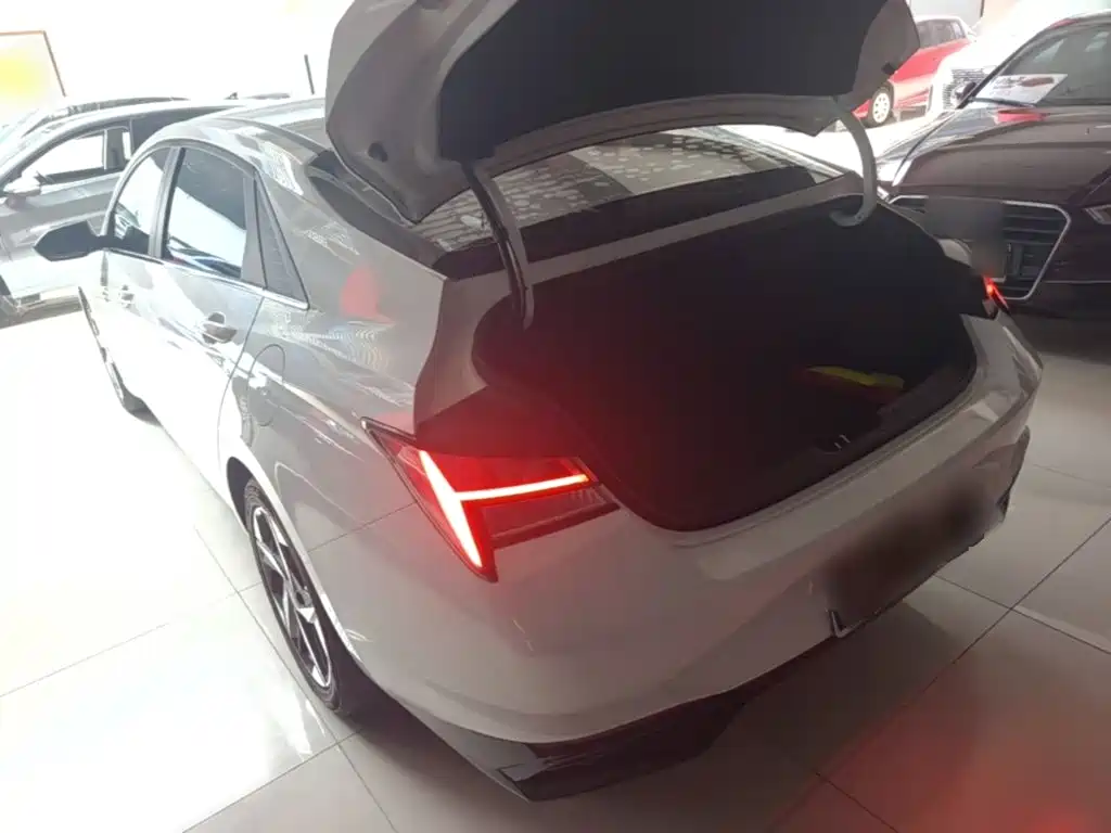 Hyundai Elantra 2021
