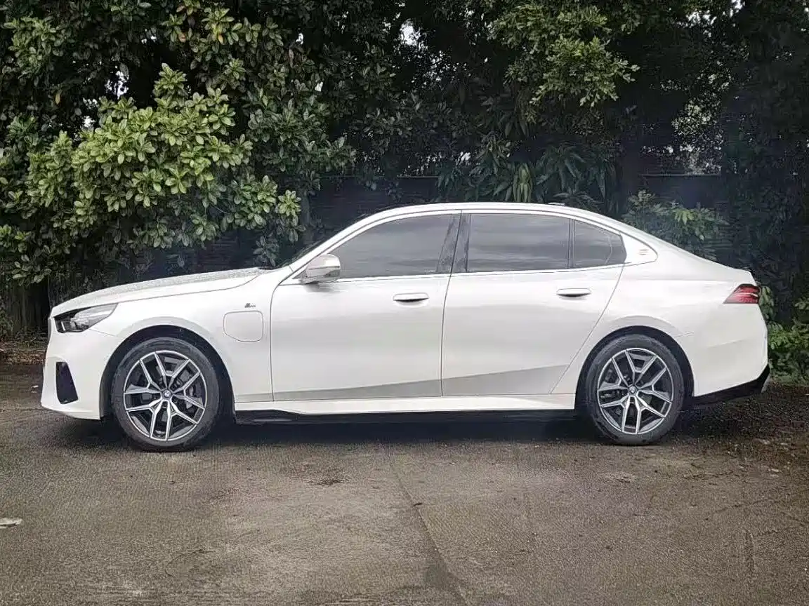 BMW i5 2024