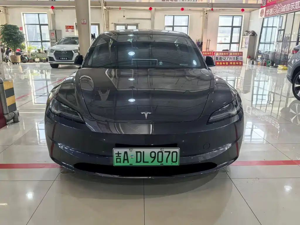Tesla Model 3 2024