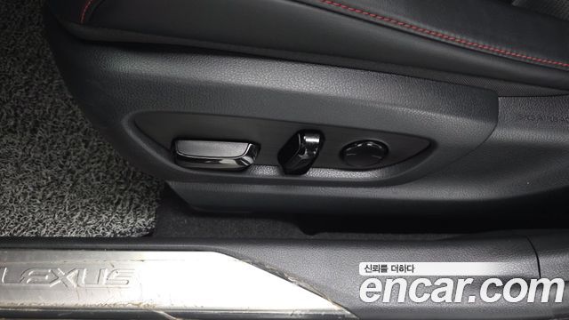Lexus UX 2021