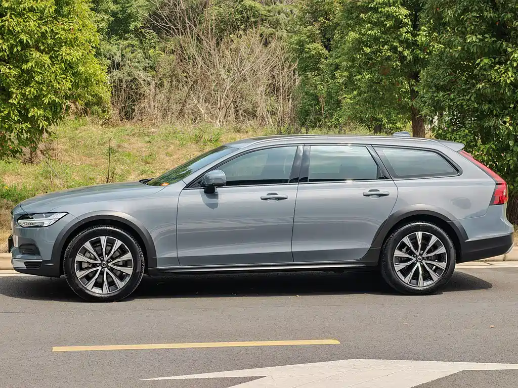 Volvo V90 2021