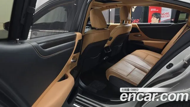 Lexus ES 2025