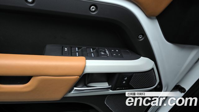 Land Rover Defender 2024