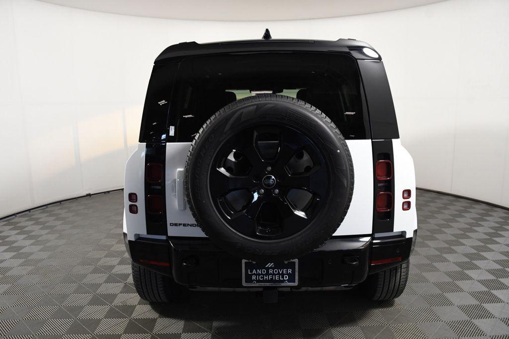 Land Rover Defender 2024