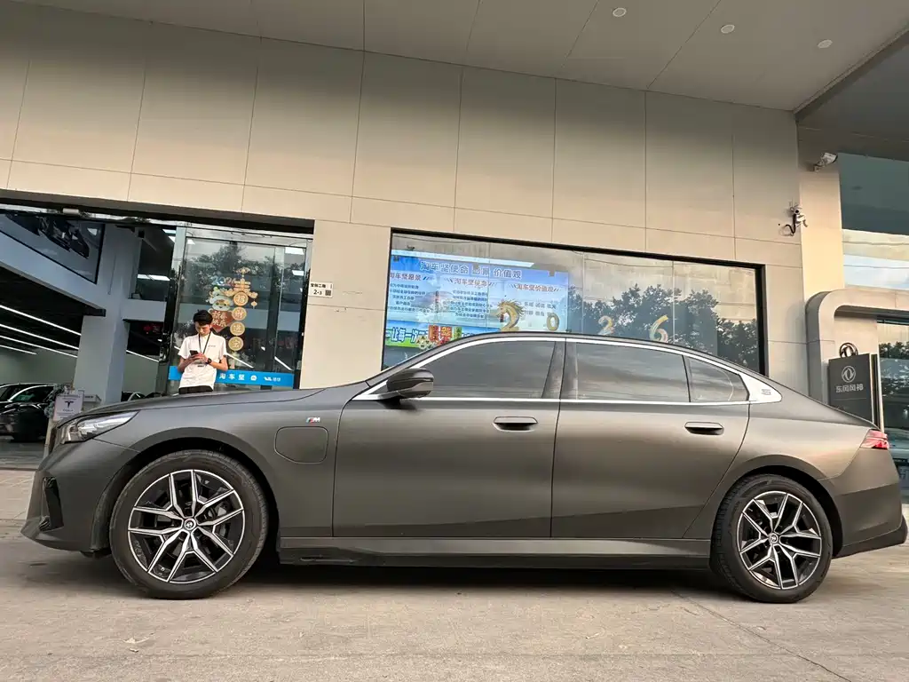 BMW i5 2025