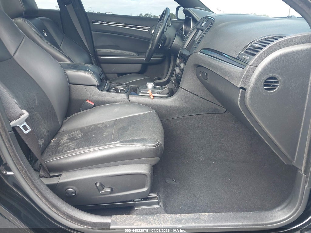 Chrysler 300 2022