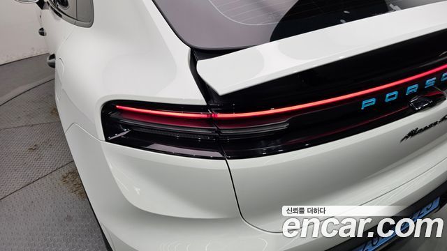 Porsche Macan 2025